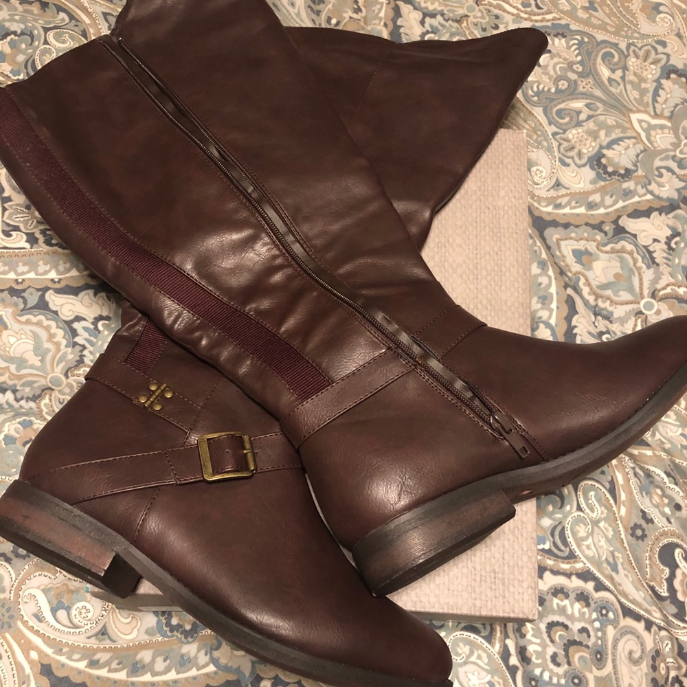 Maurice’s Burgundy/ Brown boots